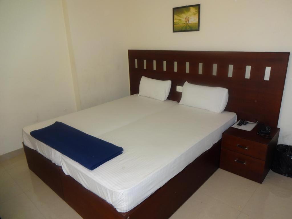 Metro Kochin Business Hotel Exterior foto